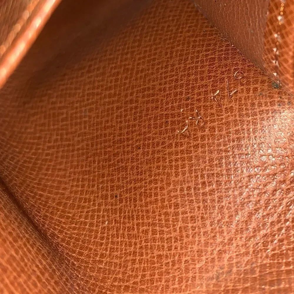 Louis Vuitton Monogram 4 Key Wallet - Picture 8 of 8